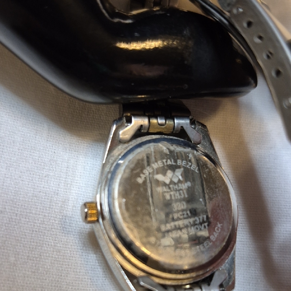 Waltham Two-Tone Quartz Watch - Picture 3 of 10